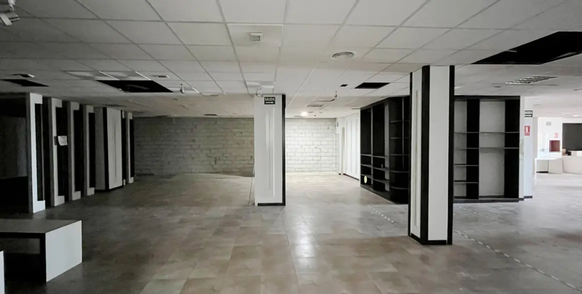 Продажа магазина в Estepona 6