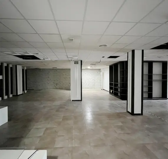 Продажа магазина в Estepona