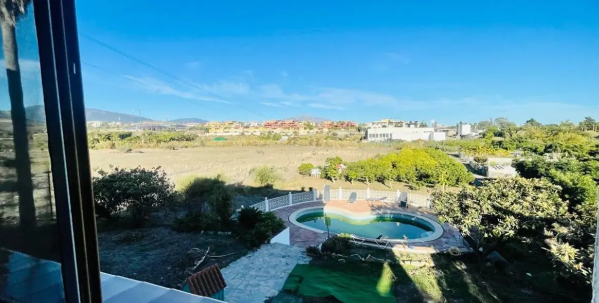Sale of detached villa in Cancelada 1