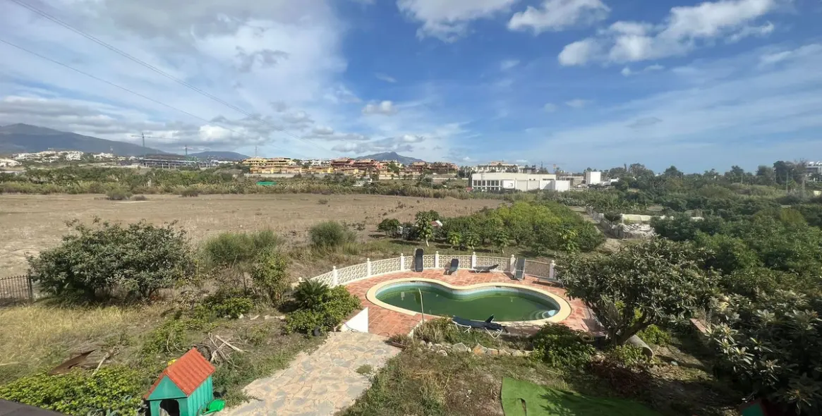 Продажа  отдельно стоящей виллы в Cancelada 24