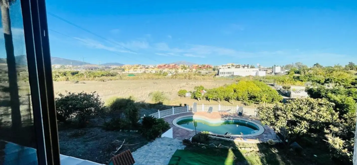 Sale of detached villa in Cancelada 0