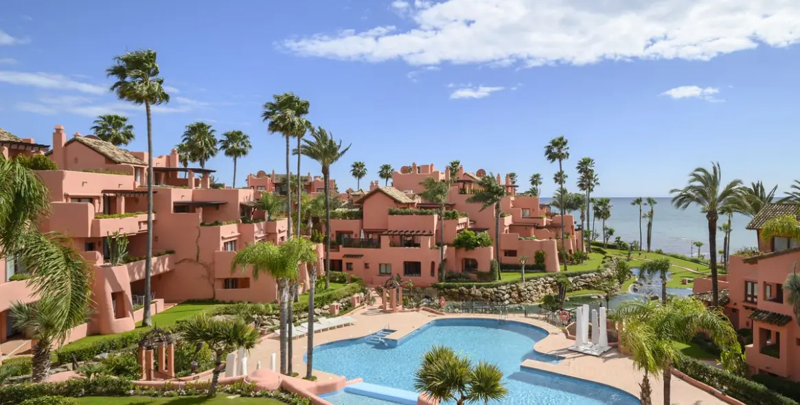 Sale of penthouse in Estepona (district Estepona) 1