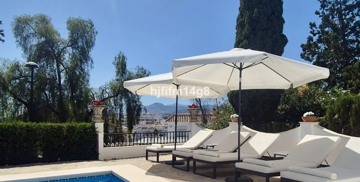 Venta de villa independiente en La Campana 2