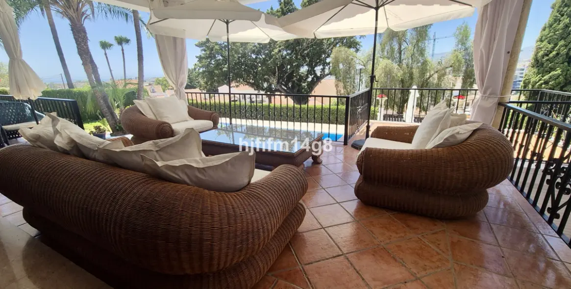 Venta de villa independiente en La Campana 3