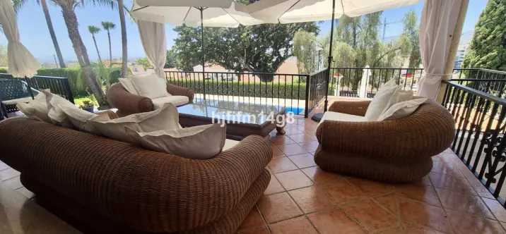 Venta de villa independiente en La Campana 2