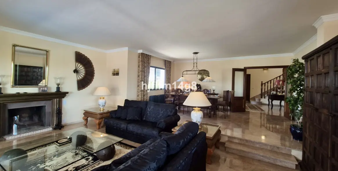 Venta de villa independiente en La Campana 6