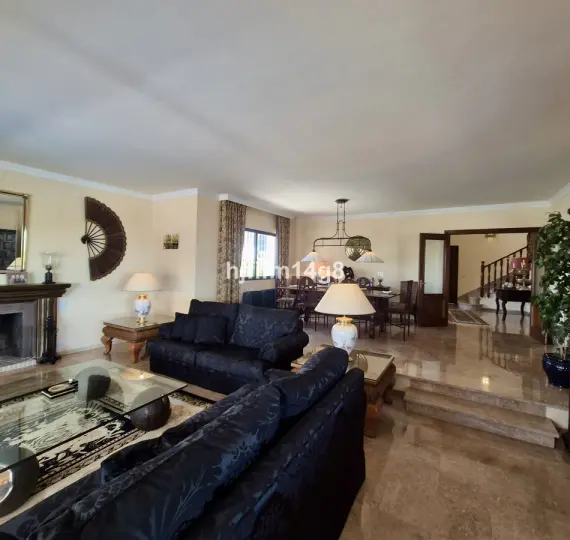 Venta de villa independiente en La Campana