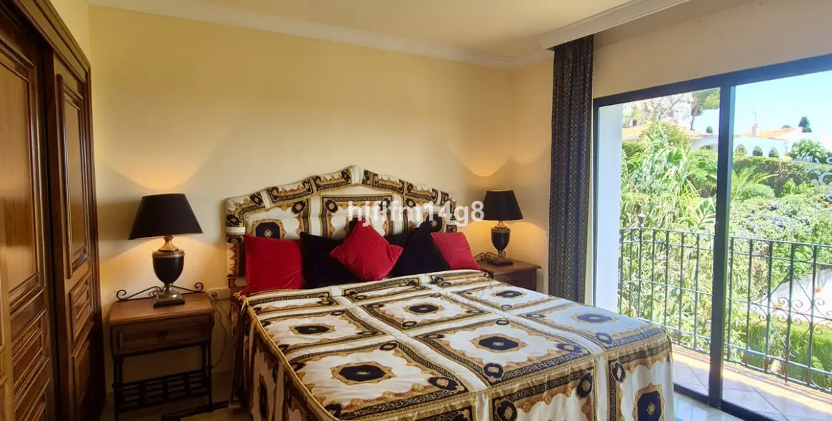 Venta de villa independiente en La Campana 10