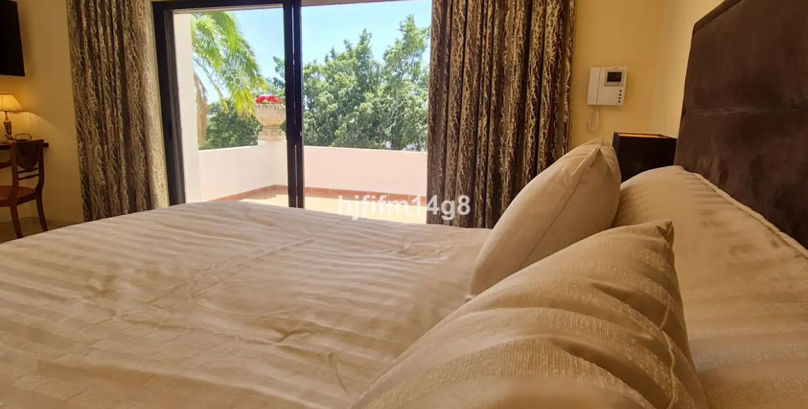 Venta de villa independiente en La Campana 12