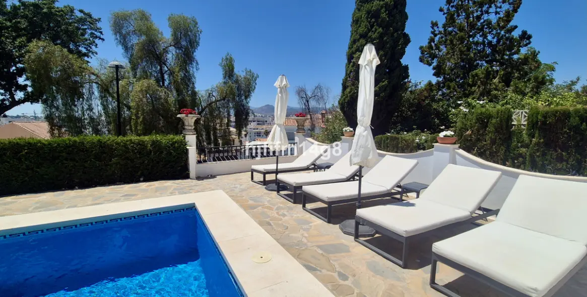 Venta de villa independiente en La Campana 18