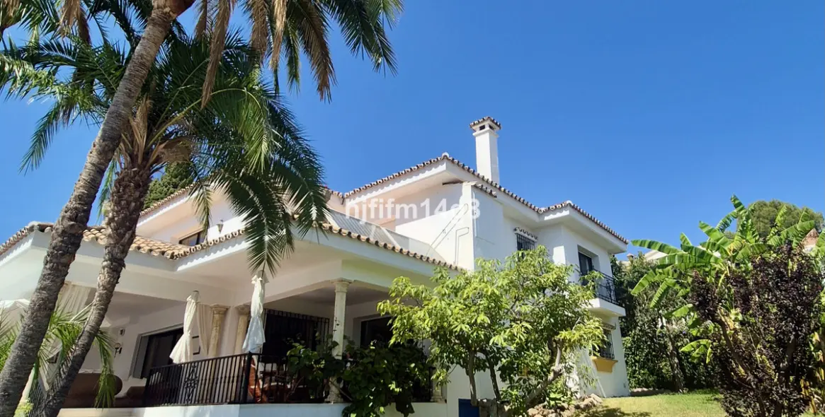 Venta de villa independiente en La Campana 19