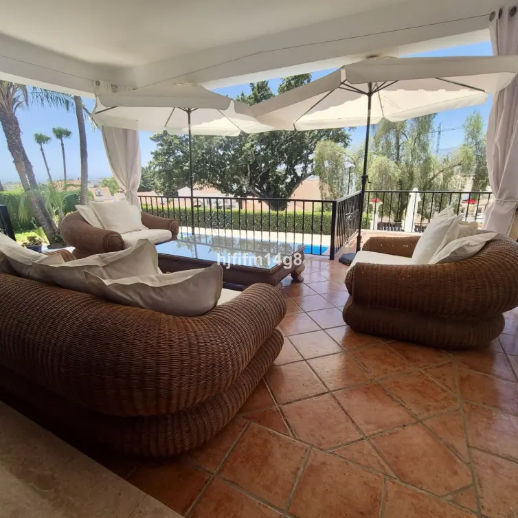 Sale of detached villa in La Campana