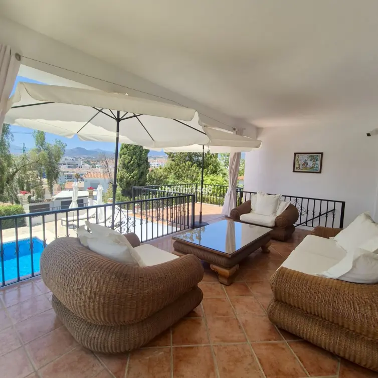 Sale of detached villa in La Campana