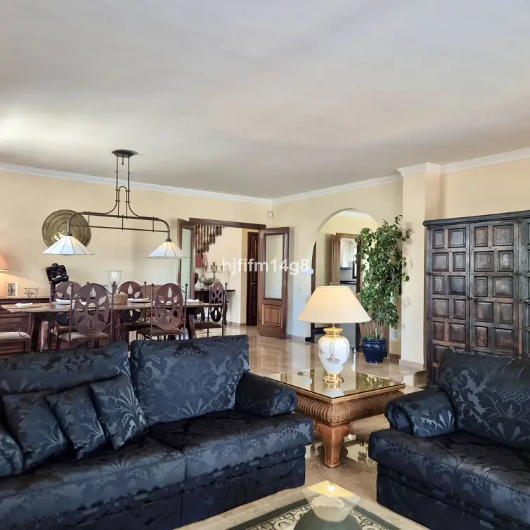 Sale of detached villa in La Campana
