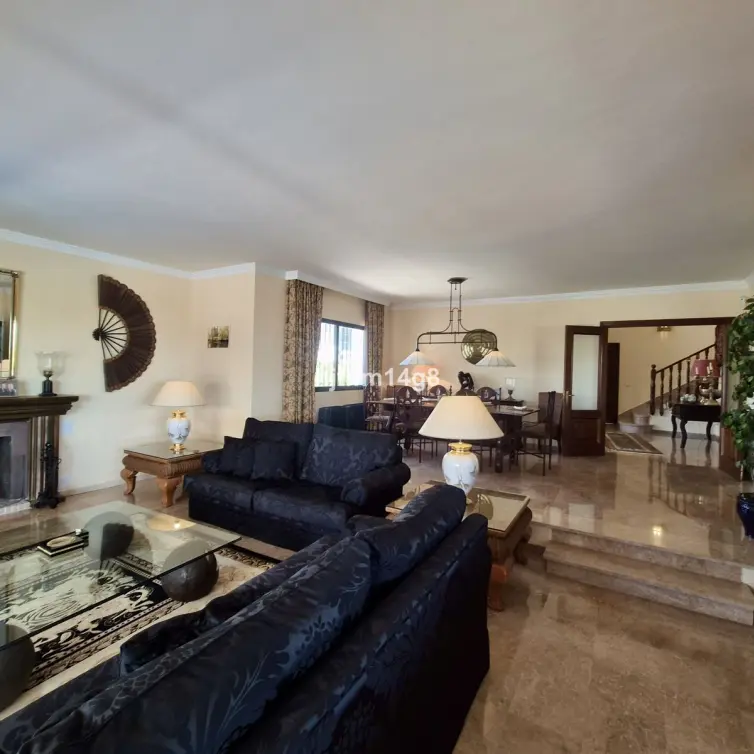 Sale of detached villa in La Campana
