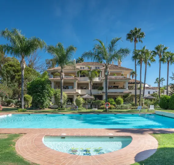 Продажа двухуровневого пентхауса в Nueva Andalucía