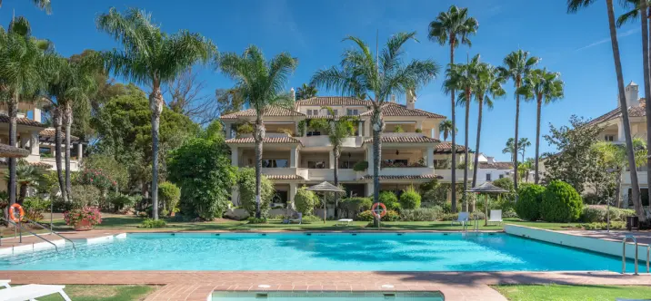 Venta de ático dúplex en Nueva Andalucía 0