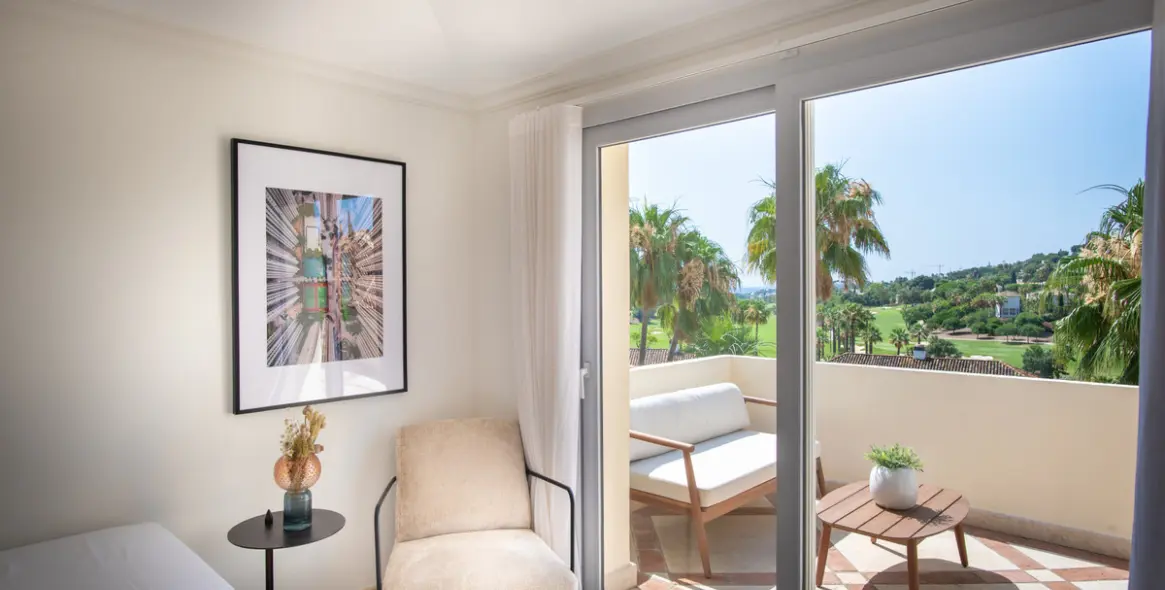 Venta de ático dúplex en Nueva Andalucía 17