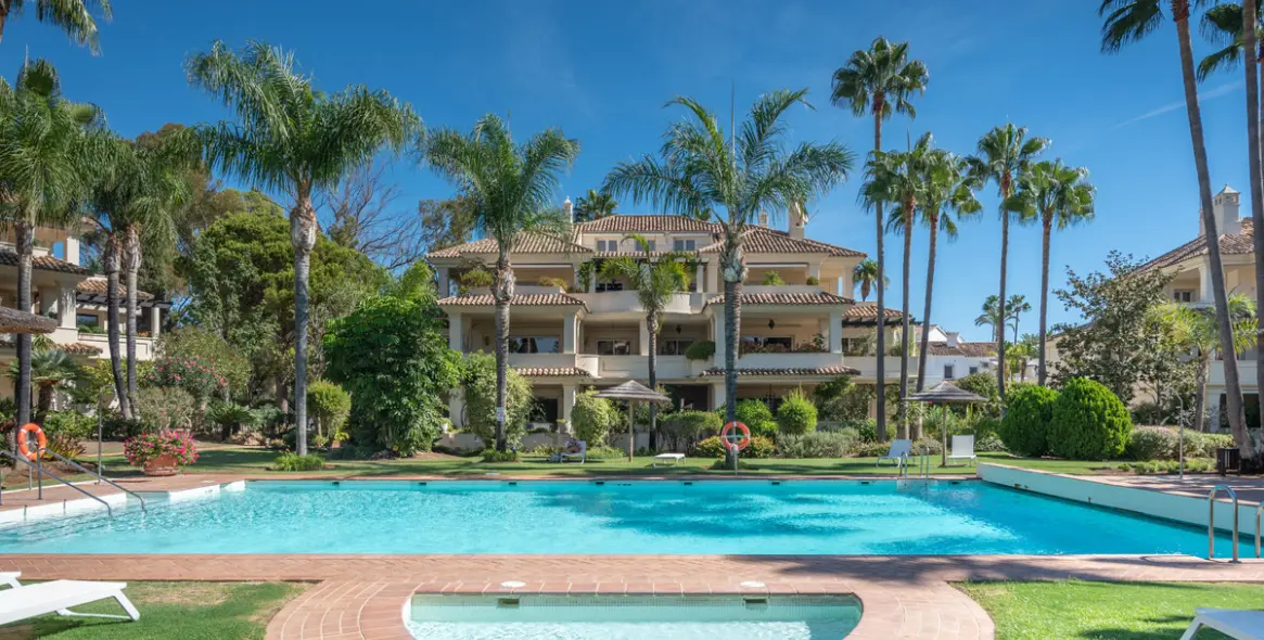 Sale of penthouse duplex in Nueva Andalucía 1