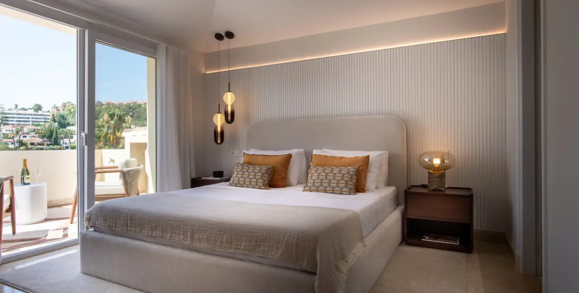 Sale of penthouse duplex in Nueva Andalucía 11