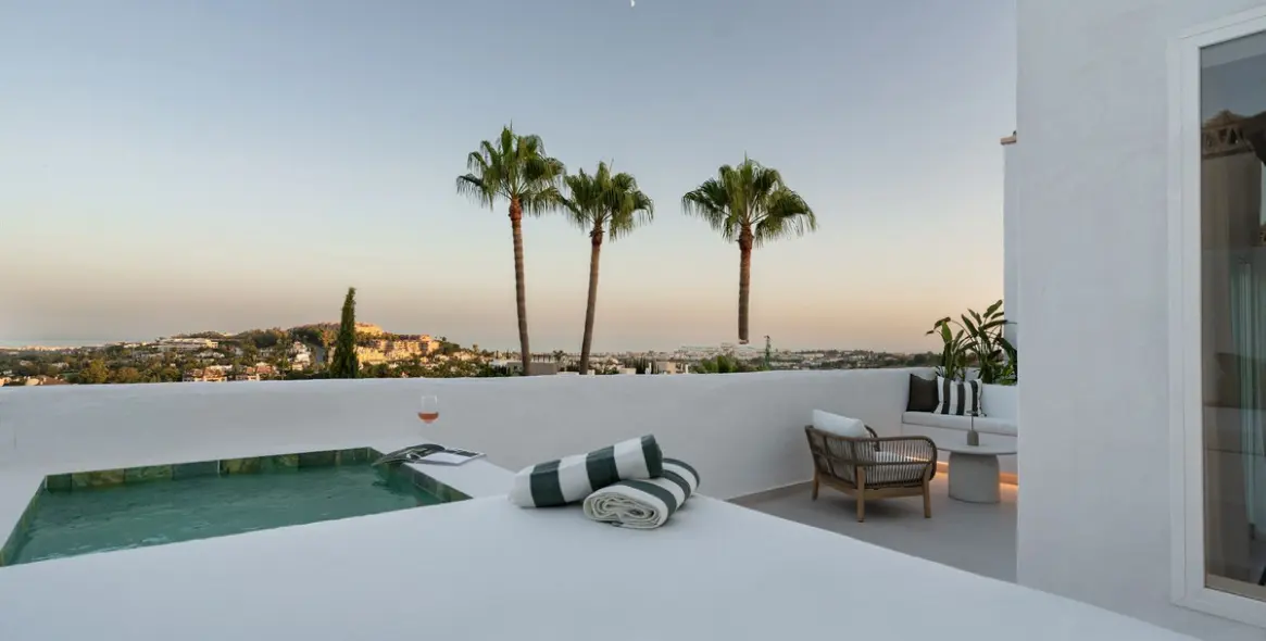 Sale of penthouse duplex in Nueva Andalucía 1