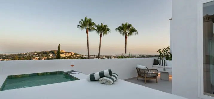 Sale of penthouse duplex in Nueva Andalucía 0