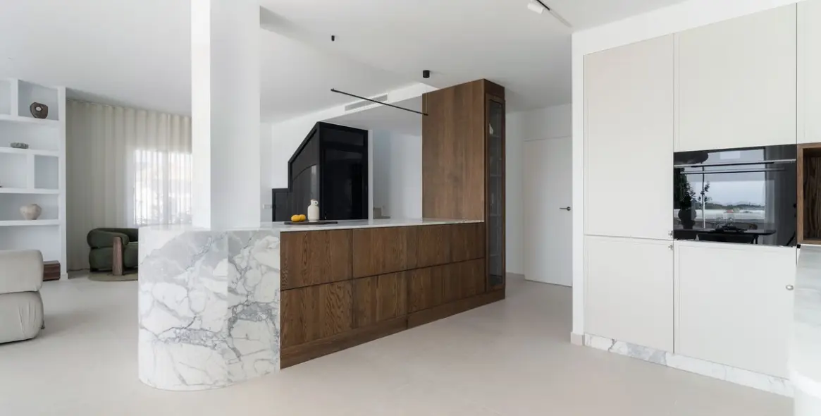 Sale of penthouse duplex in Nueva Andalucía 11