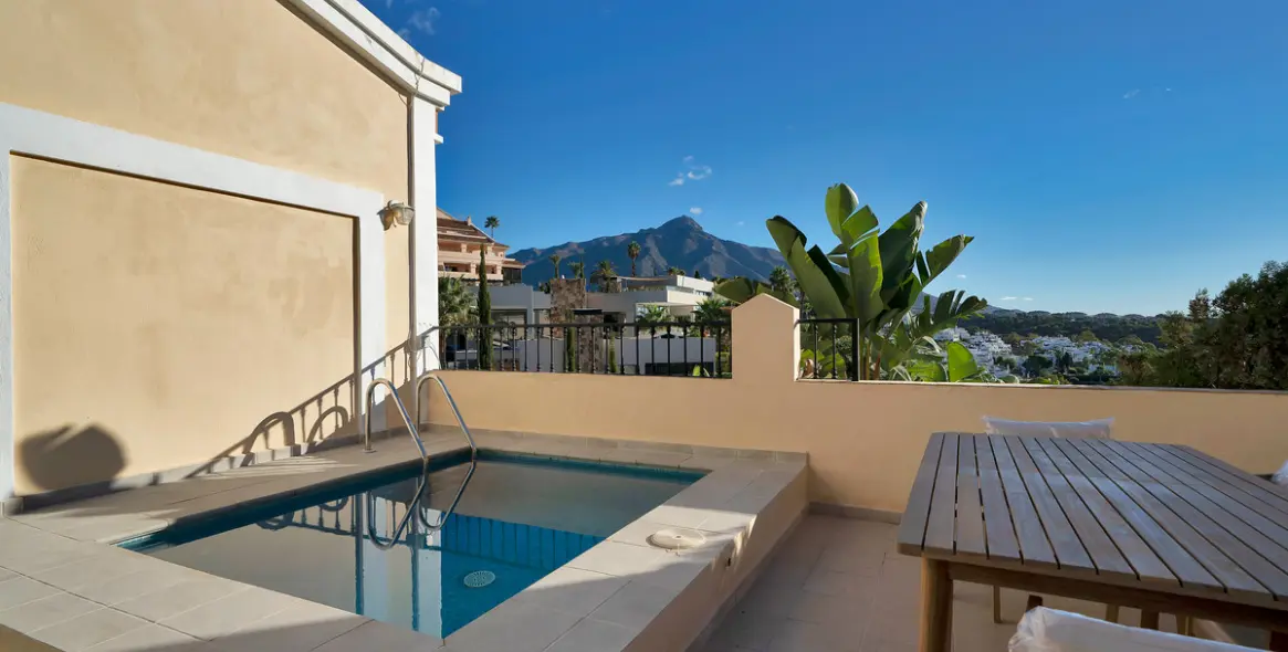 Sale of townhouse in Marbella (district Marbella) 2