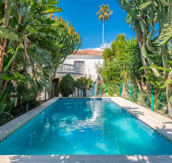 Продажа  отдельно стоящей виллы в Marbella