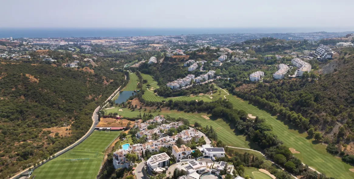 Sale of residential plot in Benahavís (district Benahavís) 1