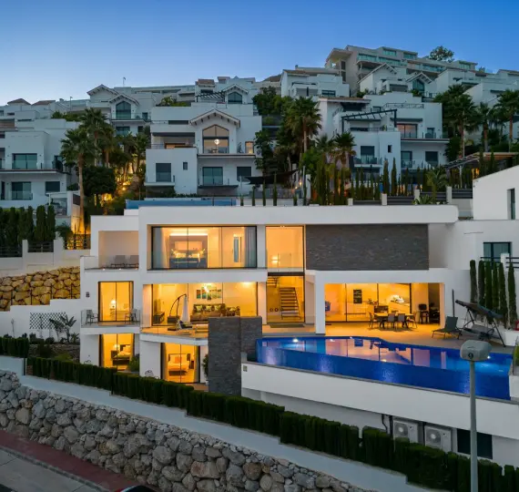 Продажа  отдельно стоящей виллы в Benalmadena Costa