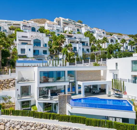 Продажа  отдельно стоящей виллы в Benalmadena Costa