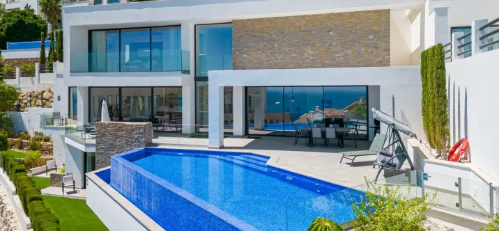 Продажа  отдельно стоящей виллы в Benalmadena Costa 2