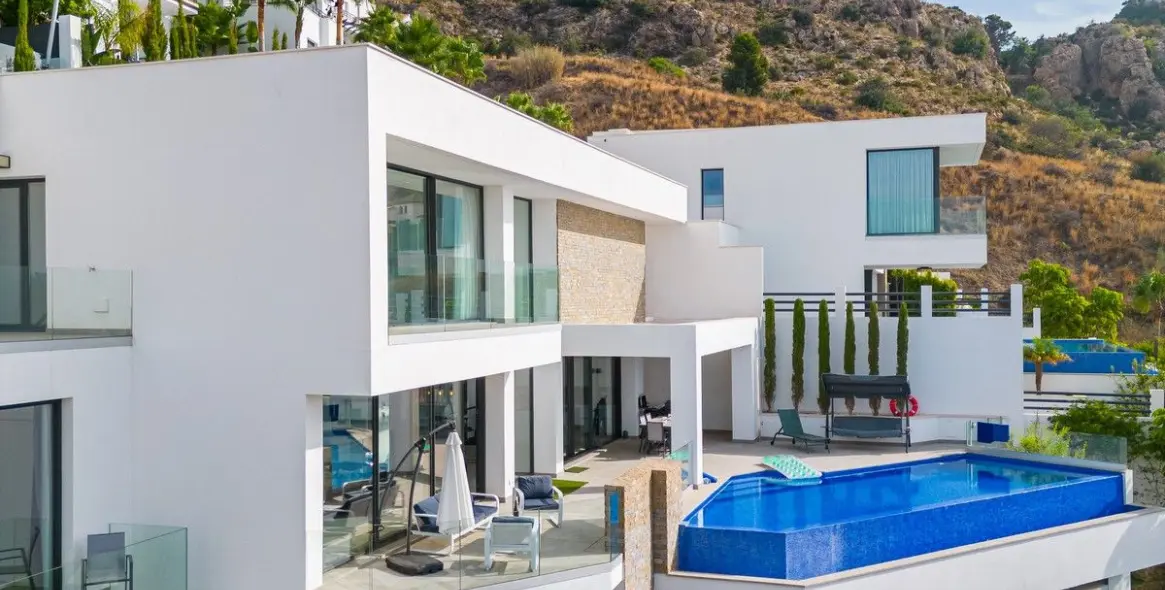 Продажа  отдельно стоящей виллы в Benalmadena Costa 4