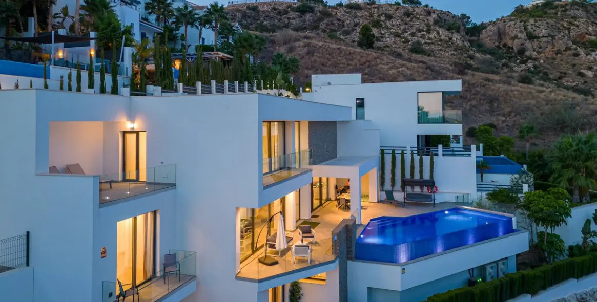 Продажа  отдельно стоящей виллы в Benalmadena Costa 9