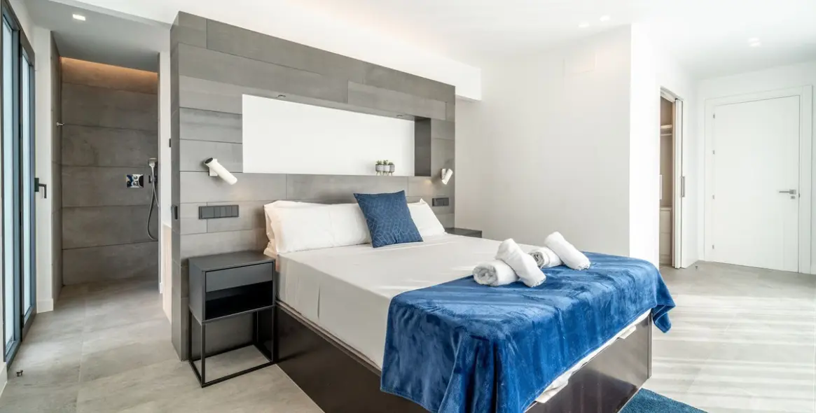 Продажа  отдельно стоящей виллы в Benalmadena Costa 12