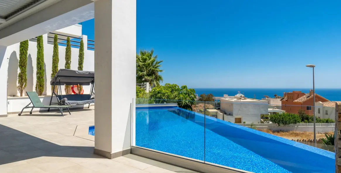 Продажа  отдельно стоящей виллы в Benalmadena Costa 28