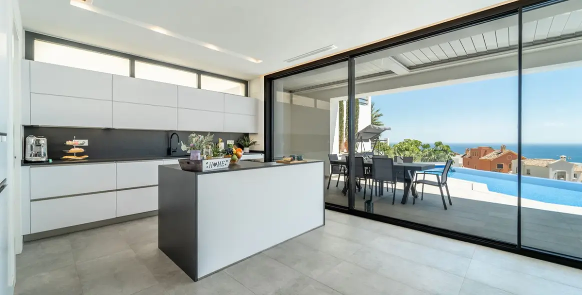 Продажа  отдельно стоящей виллы в Benalmadena Costa 30