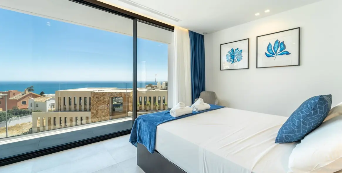 Продажа  отдельно стоящей виллы в Benalmadena Costa 35