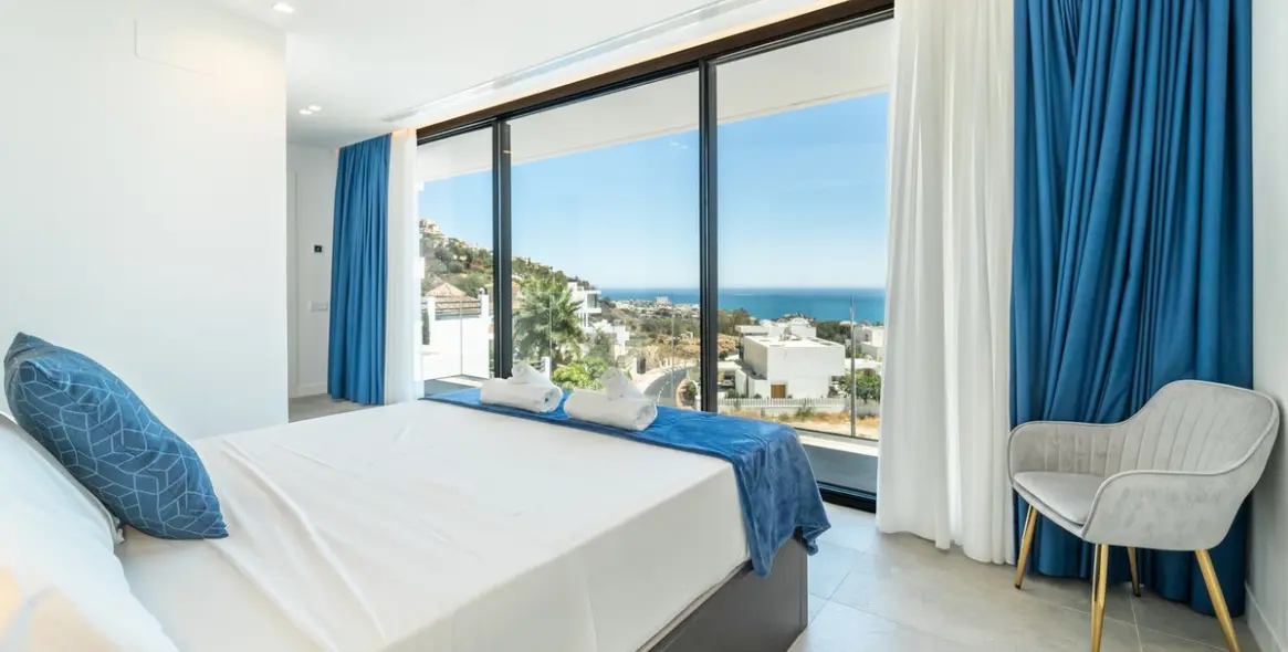 Продажа  отдельно стоящей виллы в Benalmadena Costa 36