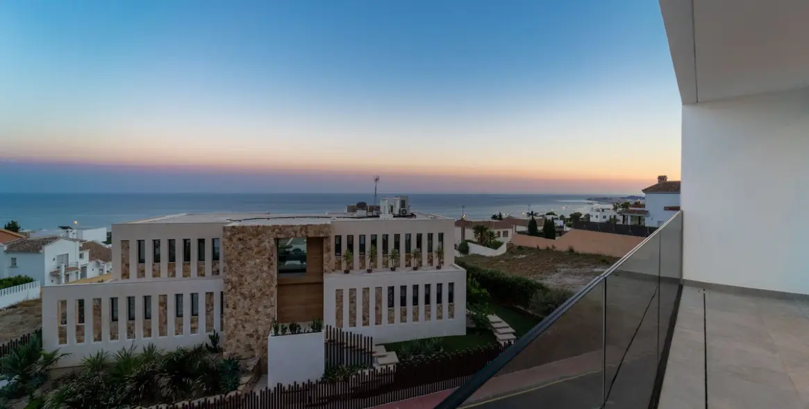 Продажа  отдельно стоящей виллы в Benalmadena Costa 40