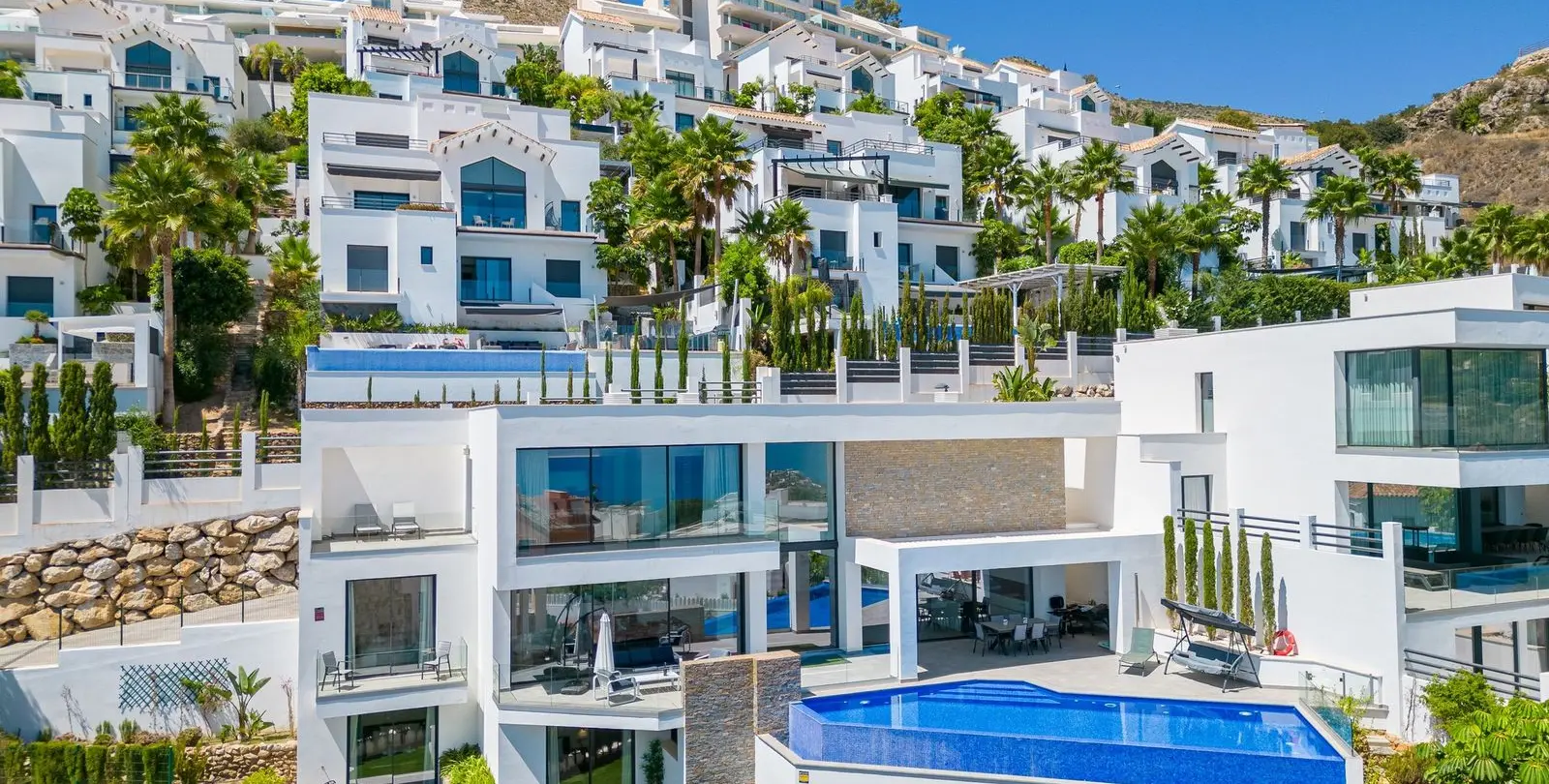 Продажа  отдельно стоящей виллы в Benalmadena Costa 2