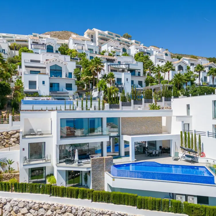 Продажа  отдельно стоящей виллы в Benalmadena Costa
