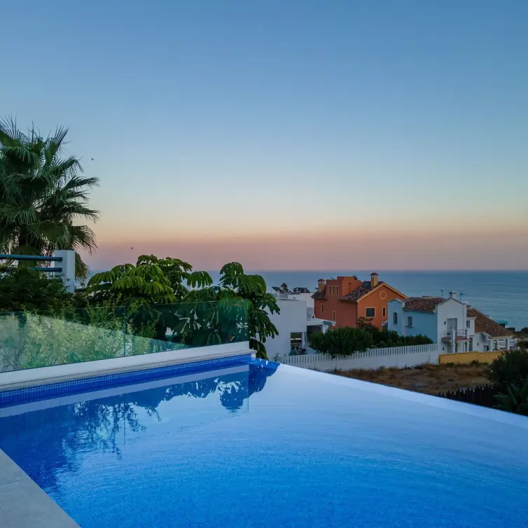 Продажа  отдельно стоящей виллы в Benalmadena Costa