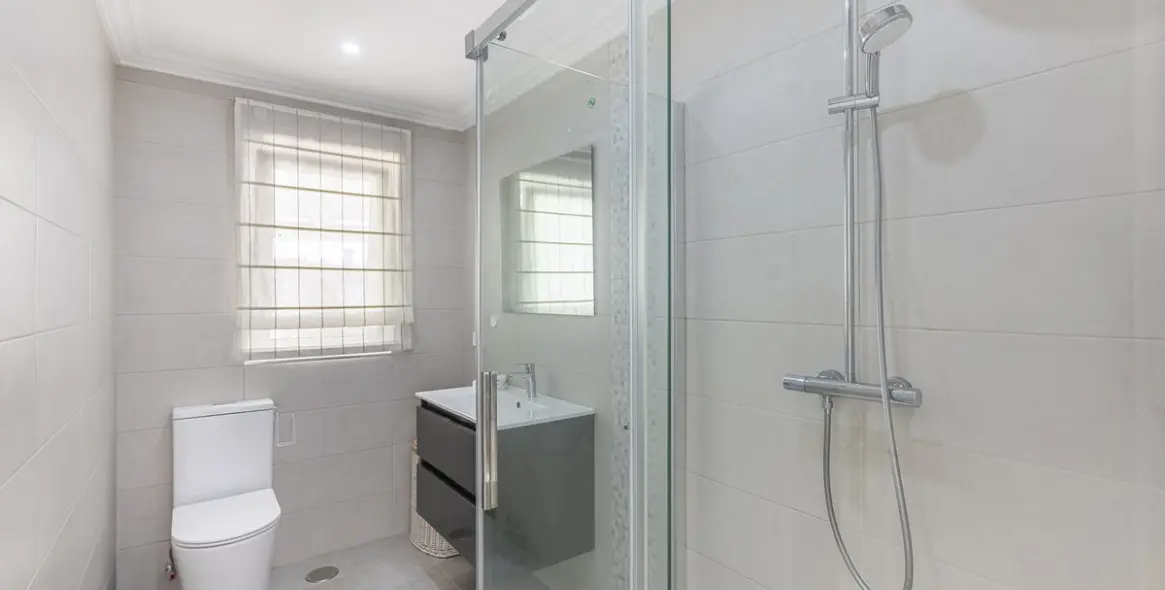 Venta de villa independiente en Sotogrande Costa 16