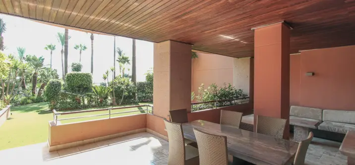 Venta de apartamento en planta baja en Puerto Banús 0