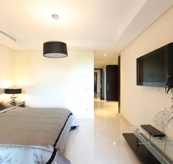 Venta de apartamento en planta baja en Puerto Banús
