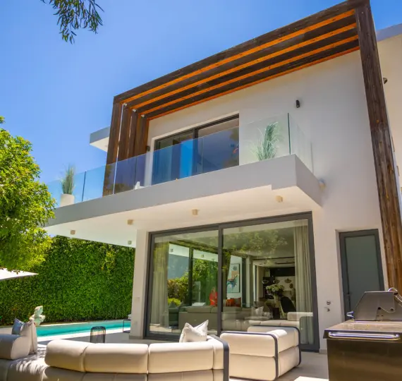 Venta de villa independiente en Estepona