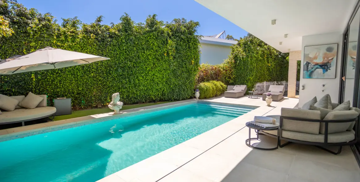 Продажа  отдельно стоящей виллы в Estepona 3