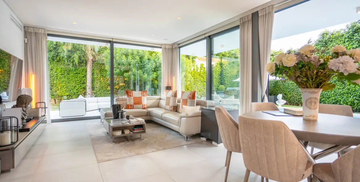 Продажа  отдельно стоящей виллы в Estepona 9